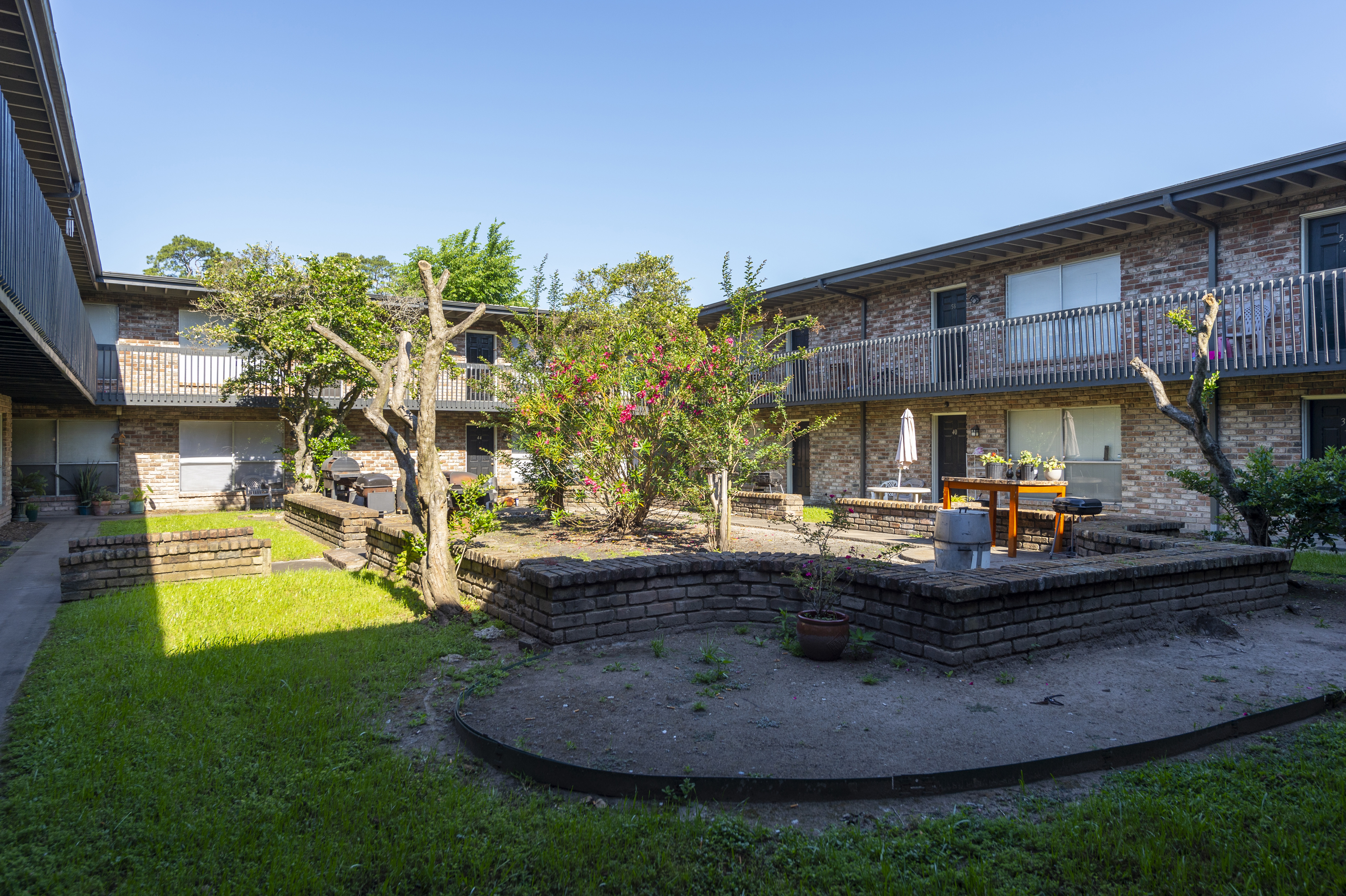Melrose Courtyard Before